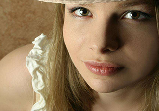 女生說我的胸好小什么意思？女生說我的胸好小怎么回復