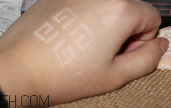 紀(jì)梵希是哪個(gè)國(guó)家的品牌？紀(jì)梵希四宮格散粉使用測(cè)評(píng)