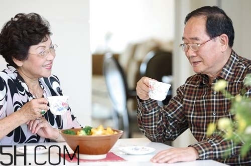 冬季老年人如何養(yǎng)生？老年人養(yǎng)生的注意事項(xiàng)是什么？