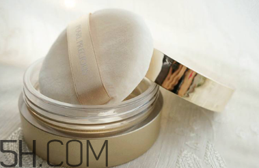 定妝粉怎么用？散粉怎么定妝？