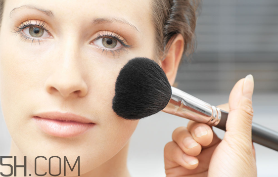 紀(jì)梵希好用彩妝推薦 紀(jì)梵希散粉使用注意事項