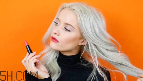 紀(jì)梵希新版禁忌之吻有哪些色號(hào)？紀(jì)梵希禁忌之吻霓虹唇膏試色