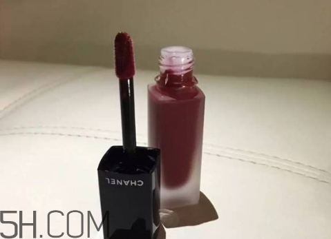 香奈兒絲絨口紅43適合黃皮嗎？香奈兒口紅哪個色最火？