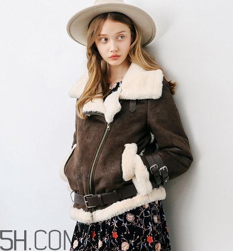 羊羔絨是什么面料？羊羔絨和海貍絨哪個好？