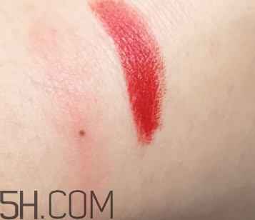 mac小辣椒干不干？mac小辣椒是滋潤還是啞光