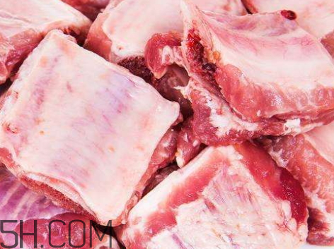 豬排骨發(fā)紅怎么回事 排骨煮了發(fā)紅怎么回事 豬排骨發(fā)紅怎么回事 排骨煮了發(fā)紅怎么回事