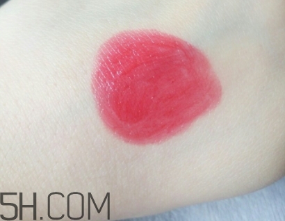 水紅色口紅適合黃皮嗎？水紅色口紅顯白嗎？