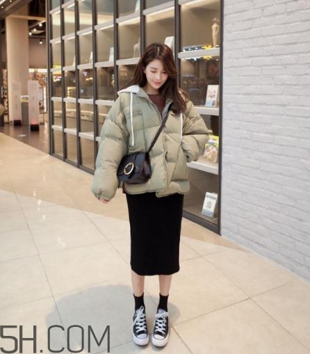 棉服配裙子好看嗎？棉衣配什么裙子好？