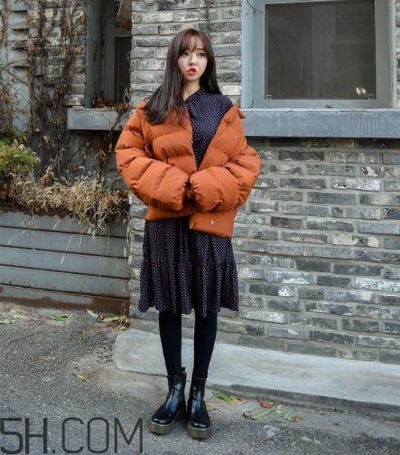 棉服配裙子好看嗎？棉衣配什么裙子好？