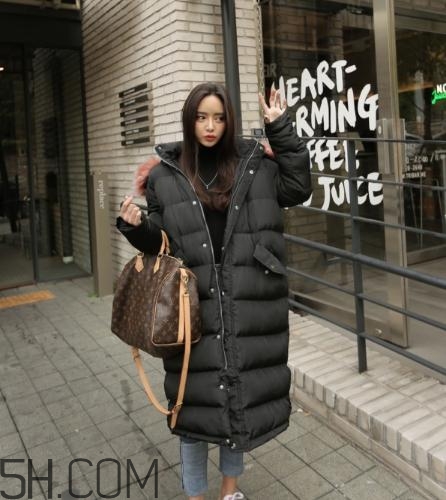 黑色面包服怎么搭配？黑色面包服搭配圖片