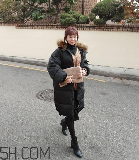 黑色面包服怎么搭配？黑色面包服搭配圖片