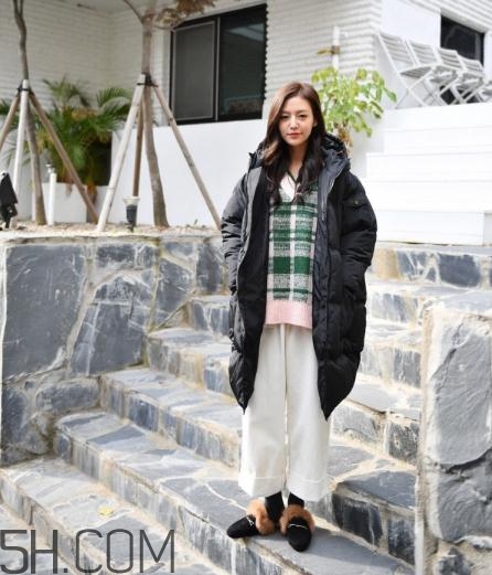 黑色面包服怎么搭配？黑色面包服搭配圖片