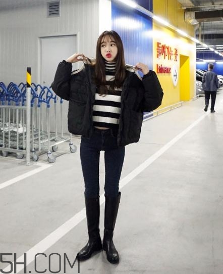 黑色面包服怎么搭配？黑色面包服搭配圖片