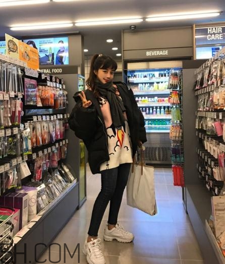 黑色面包服怎么搭配？黑色面包服搭配圖片