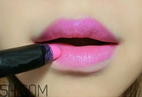 梅子色口紅哪個(gè)牌子好？絲絨口紅怎么涂好看？