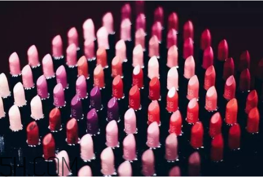 紀(jì)梵希新版禁忌之吻有哪些色號(hào)？紀(jì)梵希禁忌之吻霓虹唇膏試色