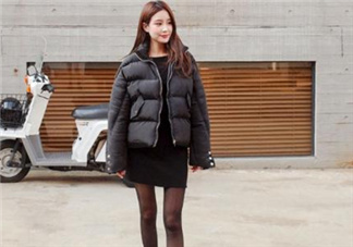 棉服配裙子好看嗎？棉衣配什么裙子好？