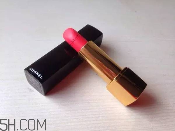 香奈兒絲絨口紅43適合黃皮嗎？香奈兒口紅哪個色最火？