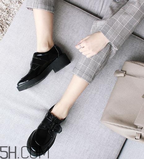 新皮鞋前面擠腳怎么辦？新鞋子磨腳后跟怎么辦？