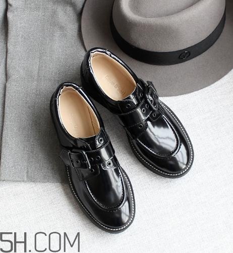 新皮鞋前面擠腳怎么辦？新鞋子磨腳后跟怎么辦？