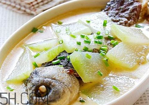 鯽魚湯發(fā)黑能喝嗎 鯽魚湯發(fā)黑是怎么回事 鯽魚湯發(fā)黑能喝嗎 鯽魚湯發(fā)黑是怎么回事