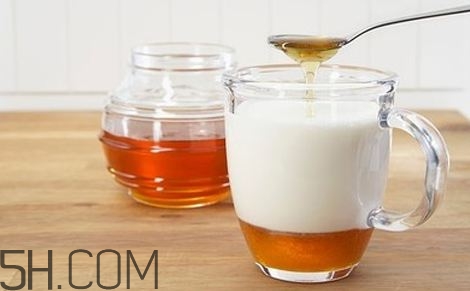 牛奶可以加蜂蜜嗎？蜂蜜加牛奶怎么樣？
