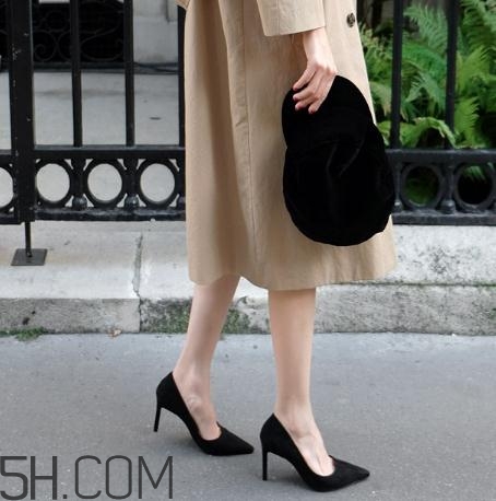 絨面鞋子油漬怎么清洗？絨面鞋子粘上油怎么辦？