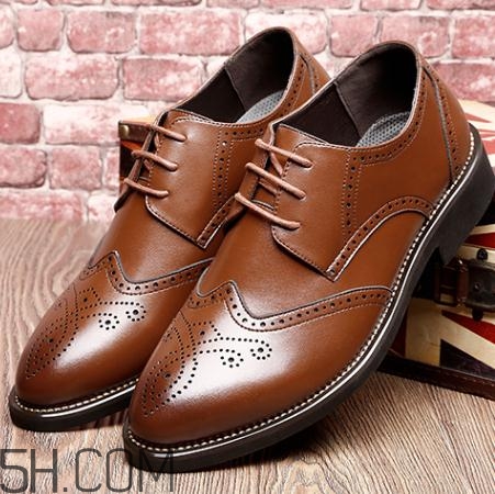 皮鞋能用烘鞋器嗎？皮鞋可以用吹風(fēng)機(jī)吹嗎？