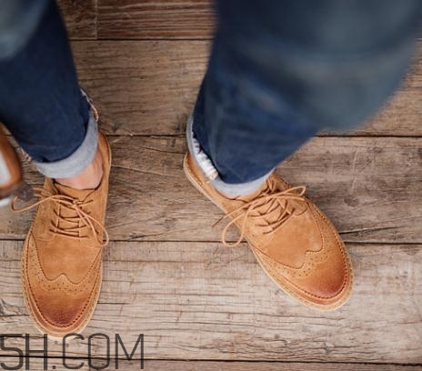 皮鞋可以用水洗嗎？皮鞋水洗了怎么補(bǔ)救？