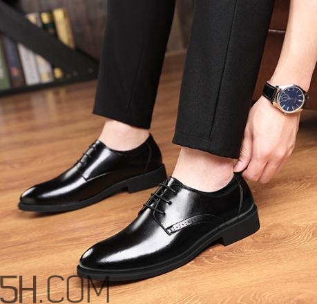 皮鞋被雨水泡了怎么辦？皮鞋被水泡后怎么處理？