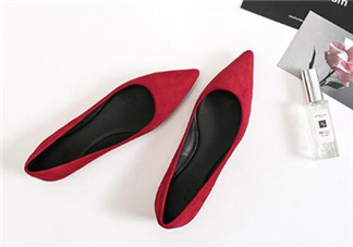 絨面鞋子發(fā)霉怎么處理？絨面鞋子發(fā)白怎么辦？