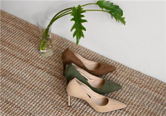 絨面鞋子油漬怎么清洗？絨面鞋子粘上油怎么辦？