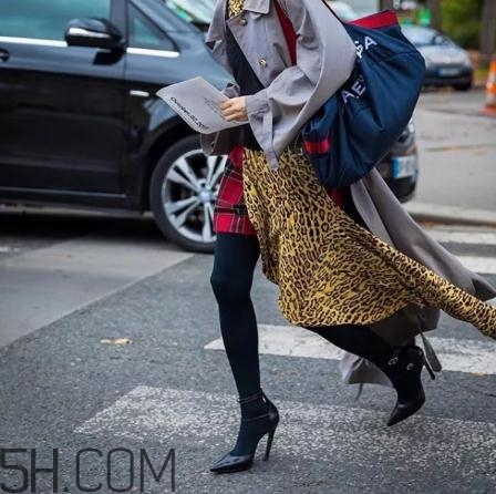 冬天穿裙子怎么搭配？冬天穿裙子搭配圖