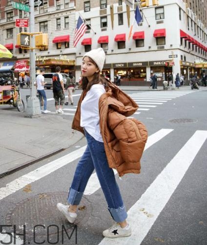 焦糖色棉襖配什么內(nèi)搭？焦糖色棉服搭配圖片