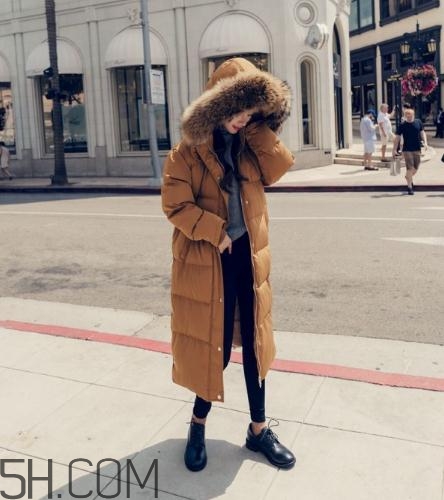 焦糖色棉襖配什么內(nèi)搭？焦糖色棉服搭配圖片