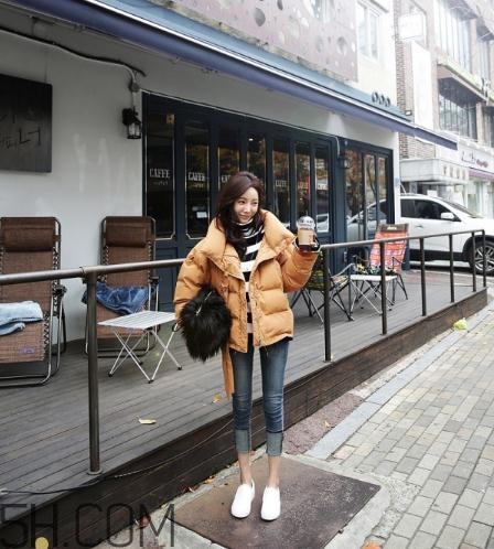 焦糖色棉襖配什么內(nèi)搭？焦糖色棉服搭配圖片