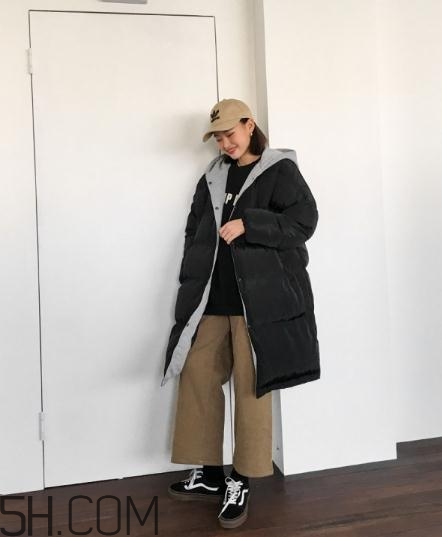 黑色棉襖配什么褲子？黑色棉服搭配褲子圖片