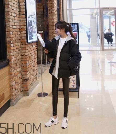 黑色棉襖配什么褲子？黑色棉服搭配褲子圖片