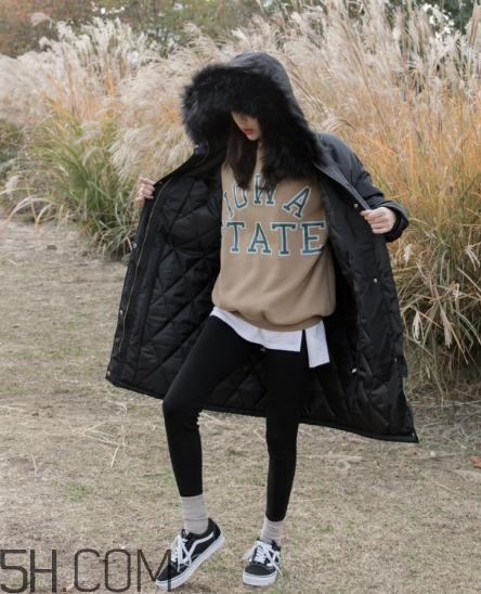 黑色棉襖配什么褲子？黑色棉服搭配褲子圖片