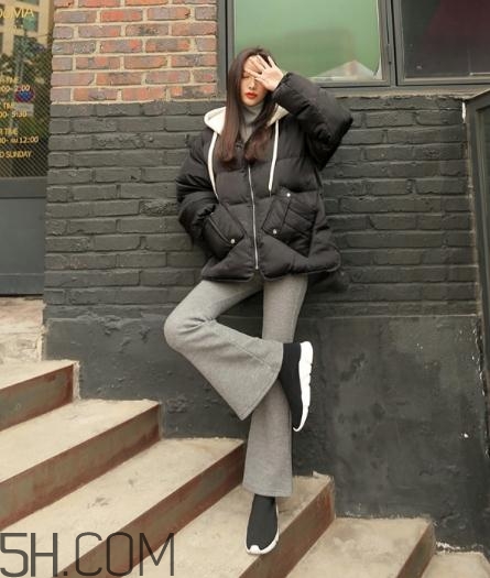 黑色棉襖配什么褲子？黑色棉服搭配褲子圖片