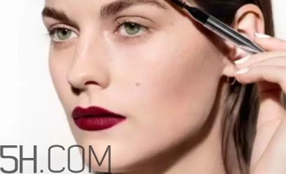 mac牛血紅適合黃皮嗎？mac牛血紅多少錢？