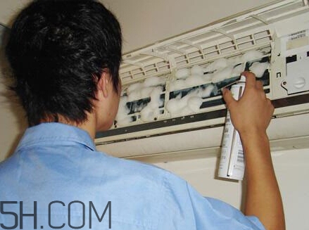 冬天空調(diào)開多少度比較適合嬰兒？嬰兒發(fā)燒可以開空調(diào)嗎？