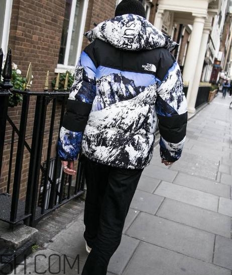 supreme與the north face雪山聯名多少錢_上身效果 supreme與the north face雪山聯名多少錢_上身效果