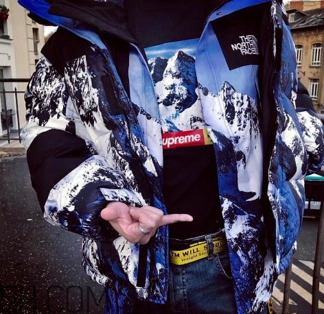 supreme與the north face雪山聯名多少錢_上身效果 supreme與the north face雪山聯名多少錢_上身效果