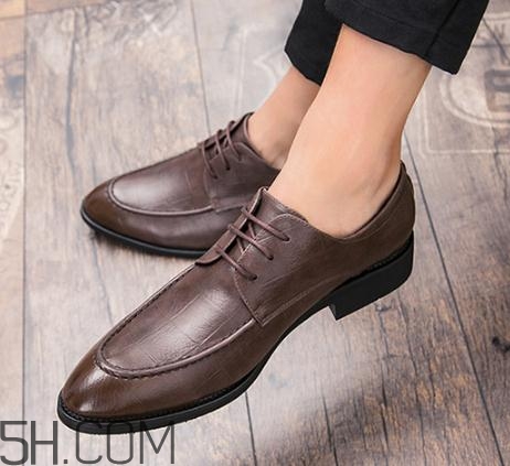 皮鞋曬過后變硬怎么辦？皮鞋曬掉色了怎么辦？