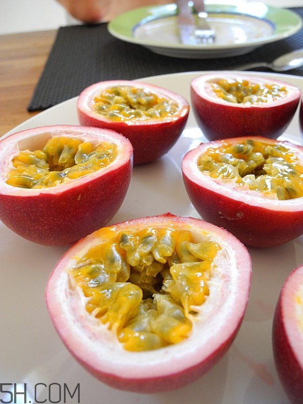 百香果放冰箱能放幾天？怎么判斷百香果壞沒(méi)壞？