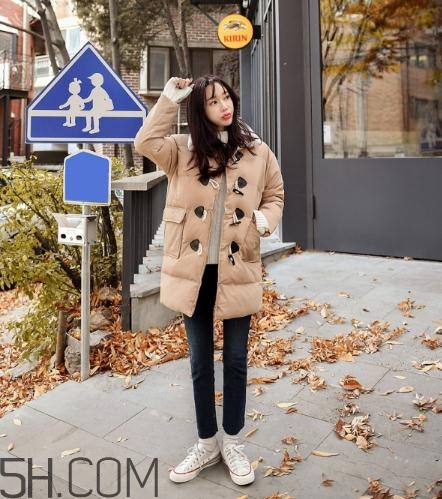 米色羽絨服怎么搭配？米色羽絨服搭配圖片