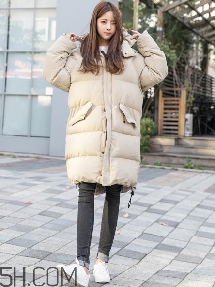 米色羽絨服怎么搭配？米色羽絨服搭配圖片