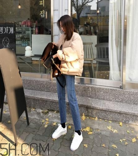 米色羽絨服怎么搭配？米色羽絨服搭配圖片
