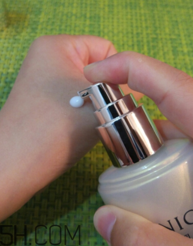 法蘭琳卡雪顏盈潤乳適合什么膚質_夏天用油嗎